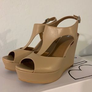 BP tan wedges
